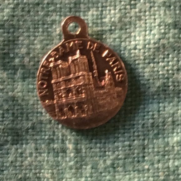 80s Vintage Notre Dame de Paris 1/2" Pendent Charm - Picture 3 of 3